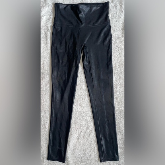 Spanx Faux Leather Leggings Size Medium - Picture 3 of 9